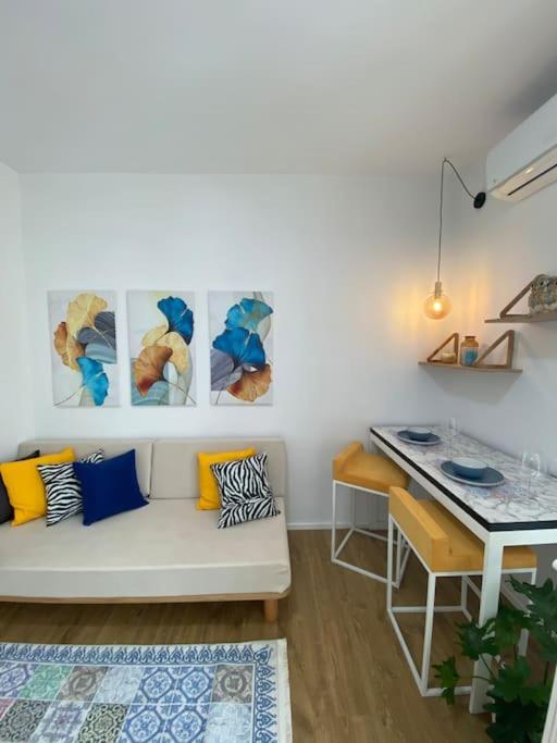 Casa Roi, Yellow In The Heart Of Blloku * Tirana